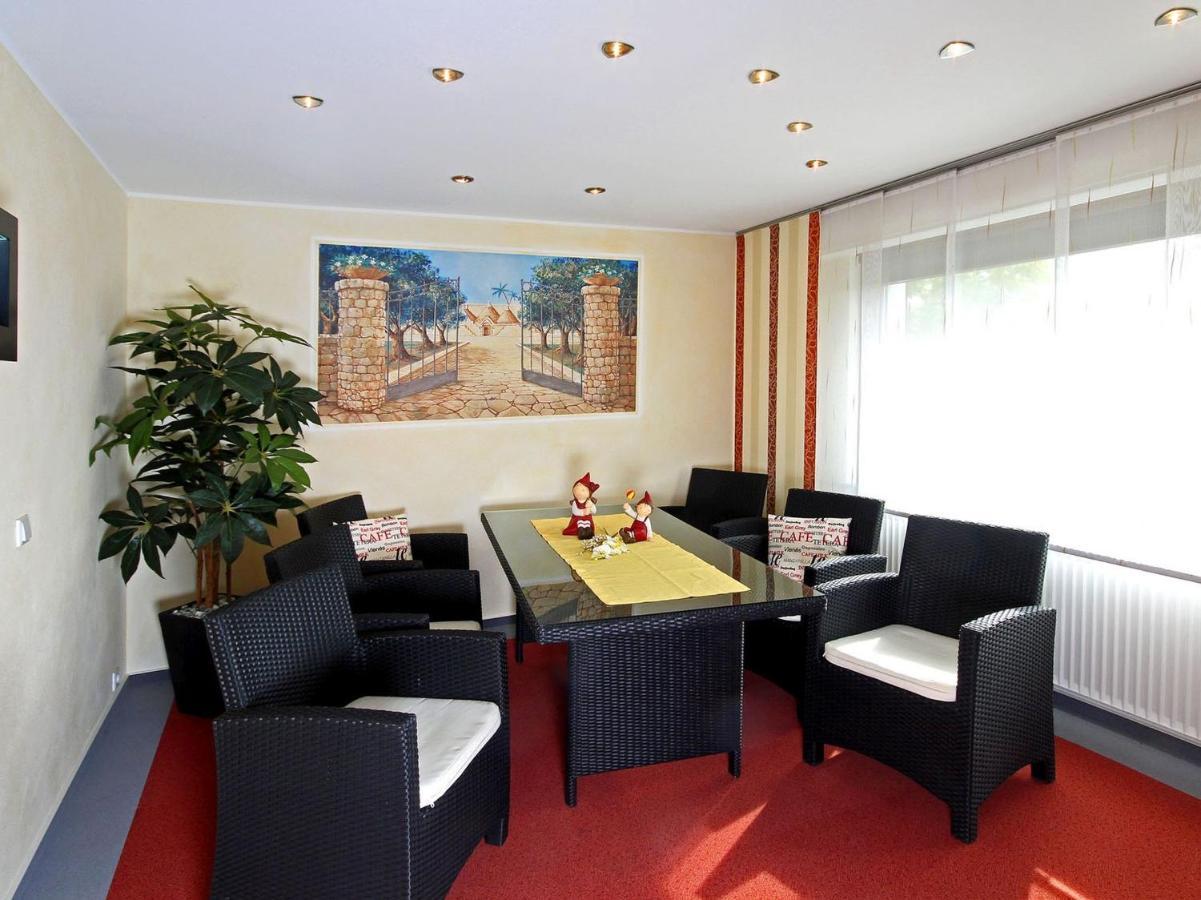 Gasthof "Zum Burghof" Medebach Bagian luar foto